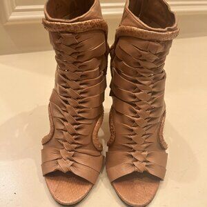 Size 7 Tan Rock Revival Heel